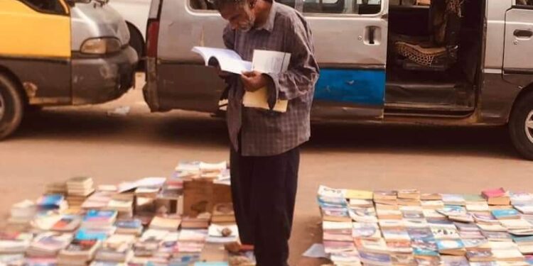 أنا وصاحب الكتب…