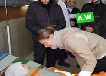 الرئيس الأسد وعقيلتة في زيارة لمصابي حلب…