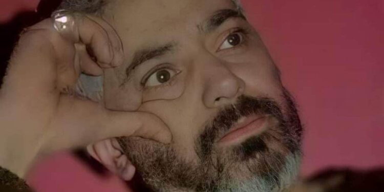 تشوف الناس ضحكتنا