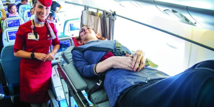 صدق ولا تستغرب .. الفتاة الأطول في العالم تشغل 6 مقاعد بالطائرة