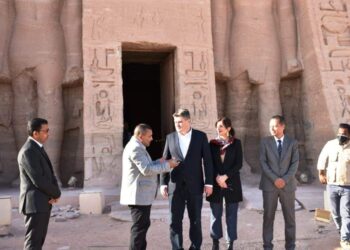 رئيس جمهورية كرواتيا الصديقة وحرمه يقومان بزيارة معبدى أبو سمبل