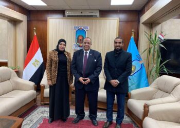 رئيس جامعة الأقصر يلتقي وفد البنك العقاري المصري لبحث التعاون المشترك