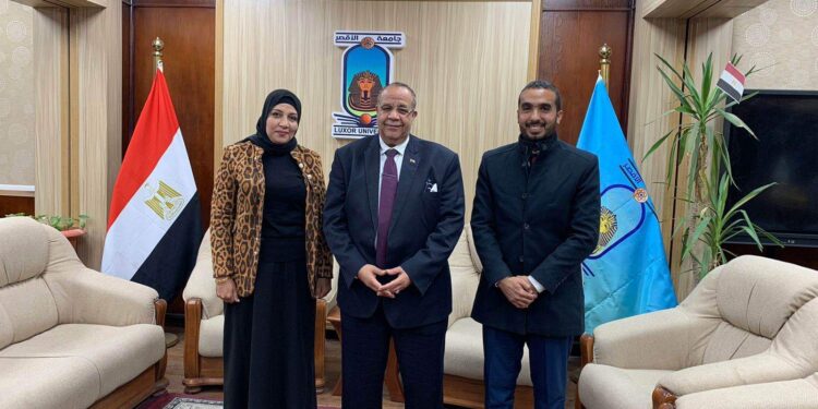 رئيس جامعة الأقصر يلتقي وفد البنك العقاري المصري لبحث التعاون المشترك