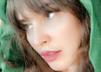 يسألني : ماذا يرضيكِ ؟