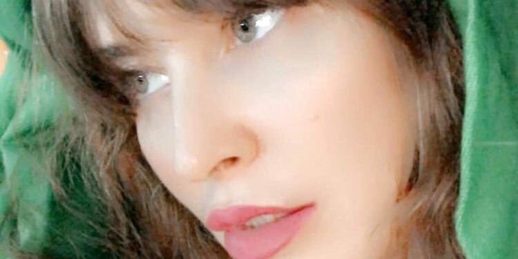 يسألني : ماذا يرضيكِ ؟