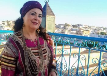 في نشوتها …