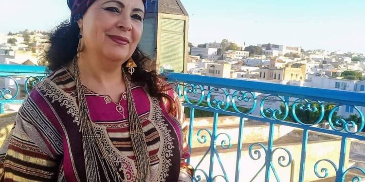 في نشوتها …