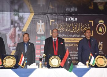 رئيس جامعة الأقصر يفتتح مؤتمر منهجية المرأة في بناء الأوطان