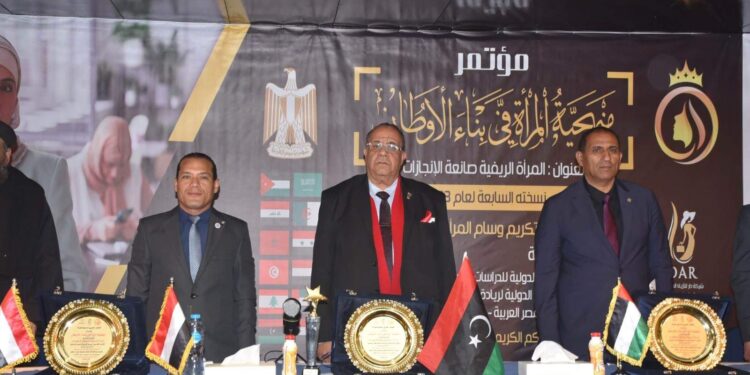 رئيس جامعة الأقصر يفتتح مؤتمر منهجية المرأة في بناء الأوطان