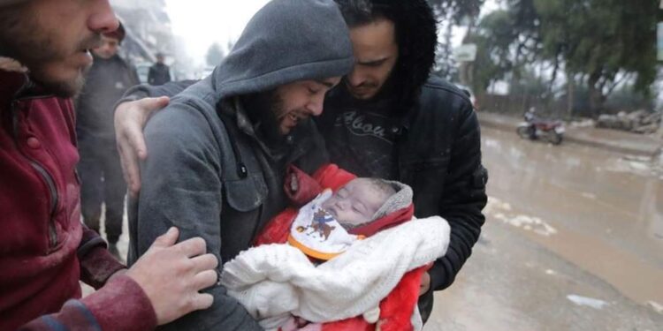 بعد 72 ساعة من المأساة.. قصص وحكايات حزينة تحت ركام الزلزال المدمر