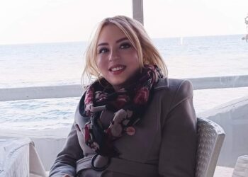 أبي كان رجلا أشقر …