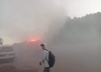 الحماية المدنية تسيطر على حريق بالاشجار بجوار موقف السيارات بالأقصر.