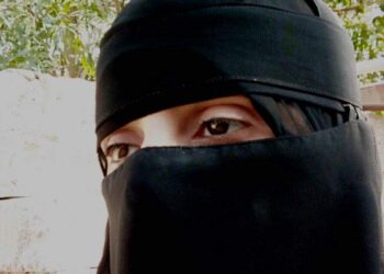 قصيدة “هـــزة “