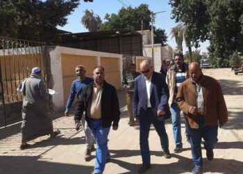 رئيس مدينة إسنا يتابع سير العمل في مشروعات حياة كريمة