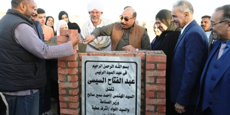 محافظ أسوان يضع حجر الأساس لمشروع مجمع الإدريسى لتصنيع المستلزمات الطبية