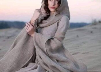 مــســافـــرة . . .