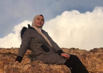 /فلتكُنِّي.. كلمات الشاعرة رنا صالح