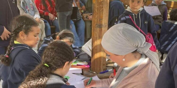 فن وثقافة.. مجمع الأديان يستقبل أطفال “أتوبيس الفن الجميل”