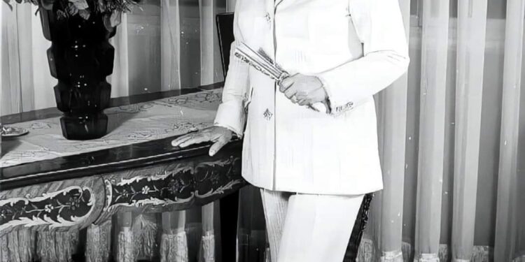 السِت أم كلثوم في أغنية «ظلمنا الحُب» قالت :