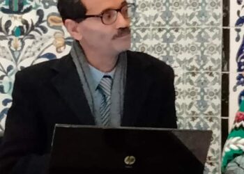 أمام شباك بيتها قصيد بقلم  دحمد حاجي تونس