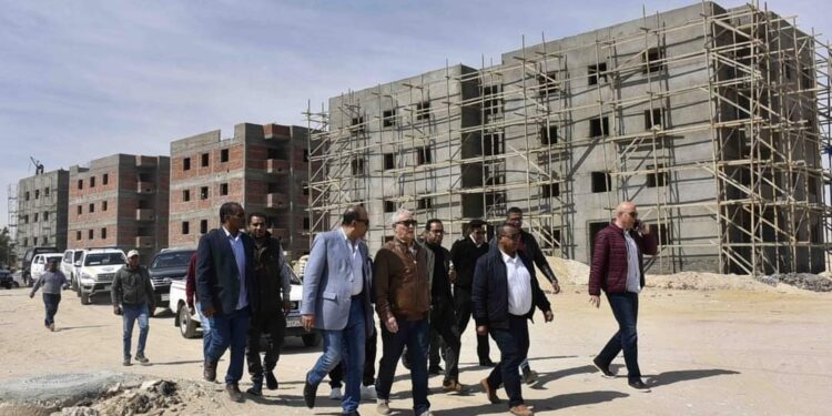 محافظ الأقصر يتابع  اعمال تنفيذ مشروعات حياة كريمة بمركز ارمنت