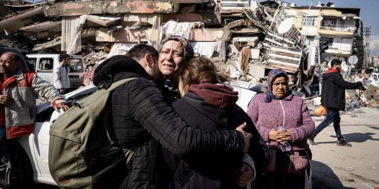 هل فعلاً تتوهج السماء قبيل وقوع الزلازل …؟ وما السبب ..؟