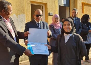 وكيل وزارة التربية والتعليم بالأقصر يواصل متابعة سير العملية التعليمية بالمدارس