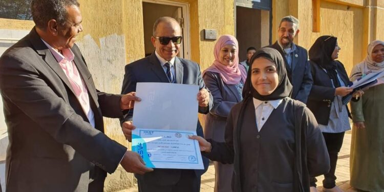 وكيل وزارة التربية والتعليم بالأقصر يواصل متابعة سير العملية التعليمية بالمدارس