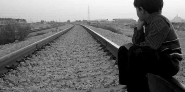 ليلُ المحطَّةِ باردٌ  …