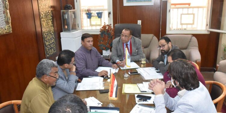 جامعة الأقصر تناقش أعداد الطلاب المقبولين