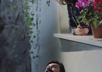 نهى عودة تكتب تاتي الملامح مهرولة