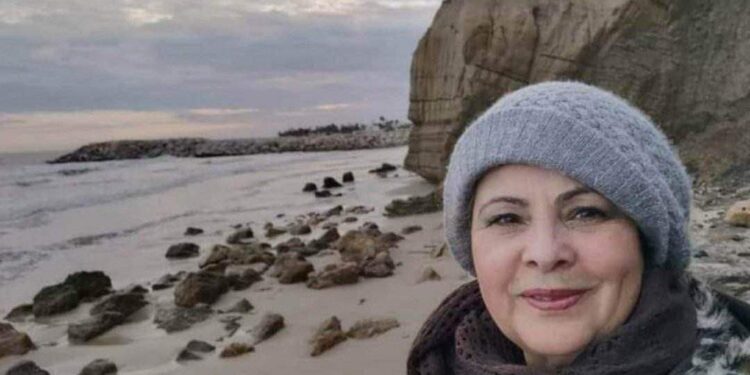 كلّما همّ بها بُكاء ..