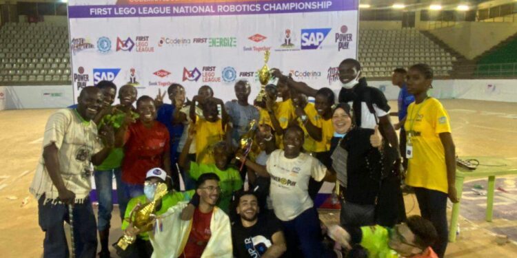 المنتخب الوطني للربوتات يحصد كاس السوبر في البطولة الأقليمية لصناعة الربوتات