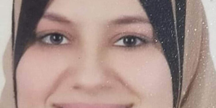 لحظة موت بطلبها وأنادى …