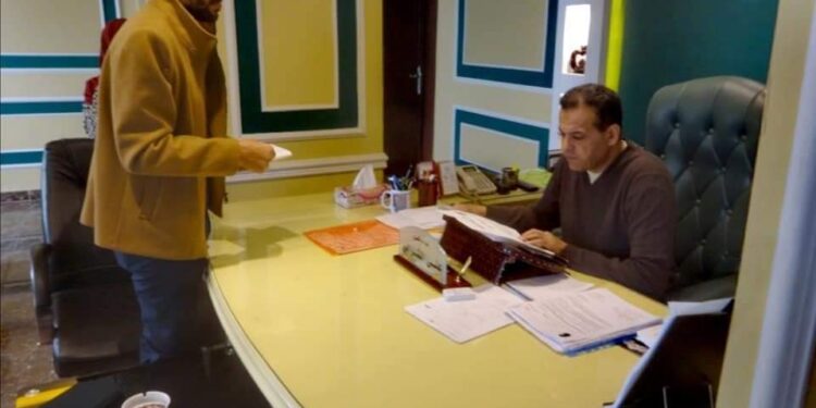 رئيس مدينة الأقصر يواصل عقد اللقاء الجماهيرى الأسبوعى