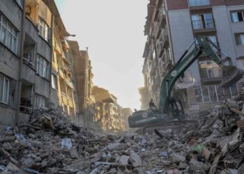 حصيلة ضحايا الزلزال في تركيا وسوريا تقترب من 42 ألفا