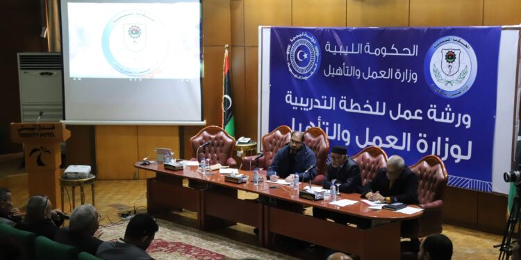 ورشة عمل بعنوان ( الاحتياجات الفعلية لسوق العمل من الباحثين عن العمل)