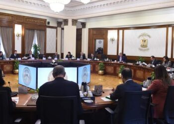 رئيس وزراء مصر يترأس إجتماع المجموعة الإقتصادية
