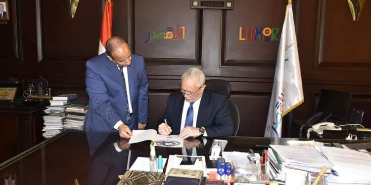 محافظ الأقصر يعتمد نتيجه الفصل الدراسي الاول للشهاده الاعداديه بنسبة نجاح ٧٥٪