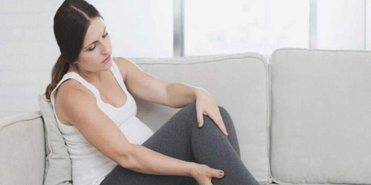 تعرف على أسباب وخز الساقين ليلا؟