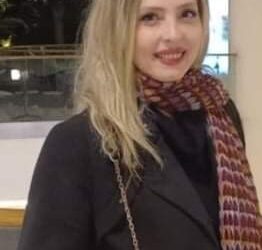 لا صَاحِبَ إلّا الشِّعر