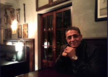 أَنا كلما نَسِيَ الـمكانُ ملامـحي