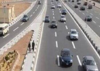 لتفادي الزحام.. غلق محور المشير الغربى لتنفيذ كوبرى مشاه