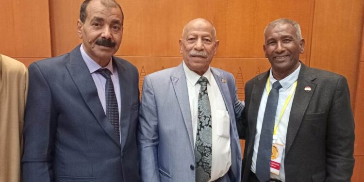 نقيب المعلمين يكرم أعضاء النقابة الفرعية بمحافظة الأقصر