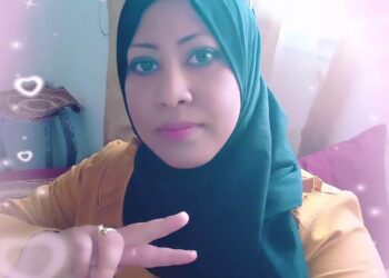 قادمة أنا بين المقاصلْ …