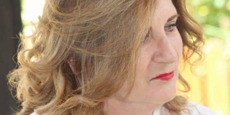 دَعْكِ في شموخِكِ