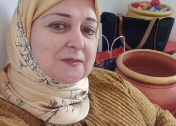 قبلات على شفاه جامدة …