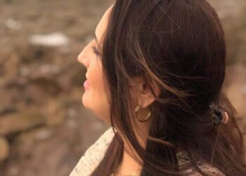 هـــا أنـــا …