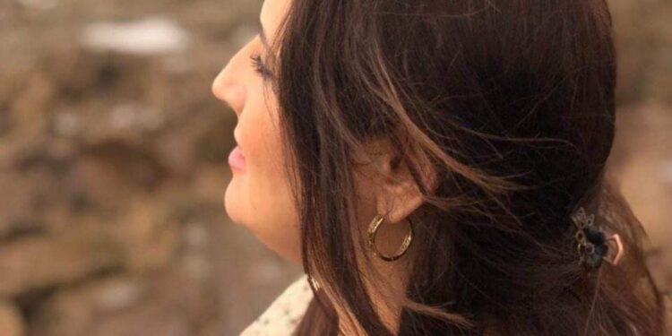 هـــا أنـــا …