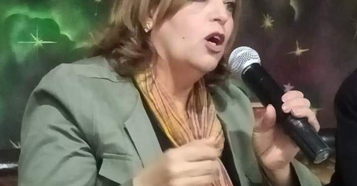 الشّعرُ تنسجُة الآهاتُ …